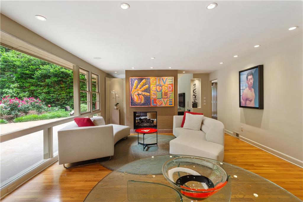 1719 Barnesdale Way NE