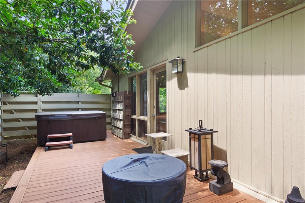 1719 Barnesdale Way NE