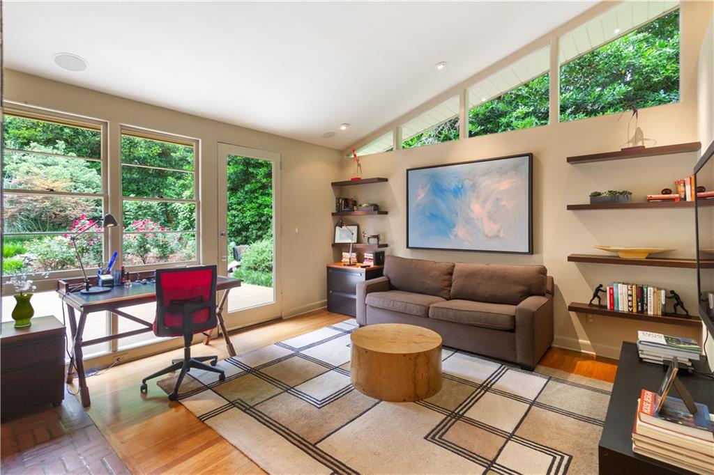 1719 Barnesdale Way NE