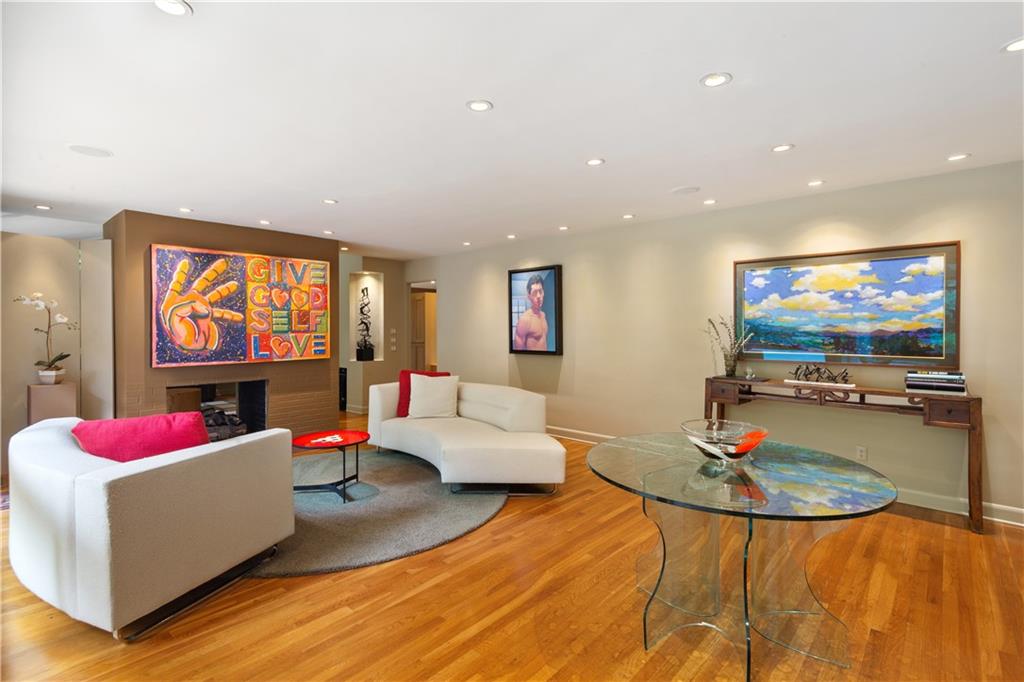 1719 Barnesdale Way NE