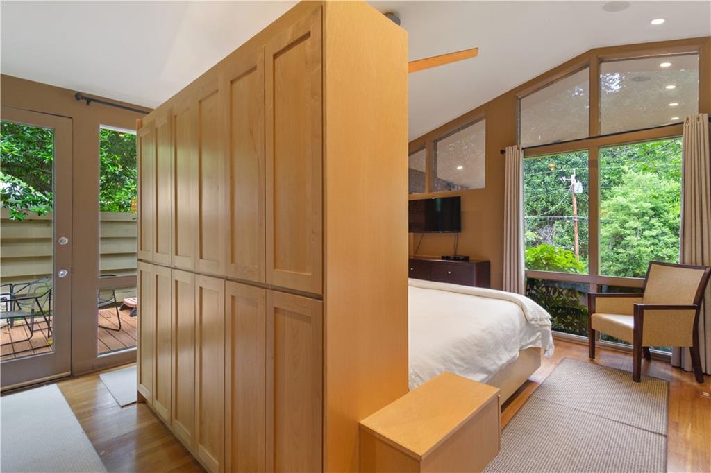 1719 Barnesdale Way NE