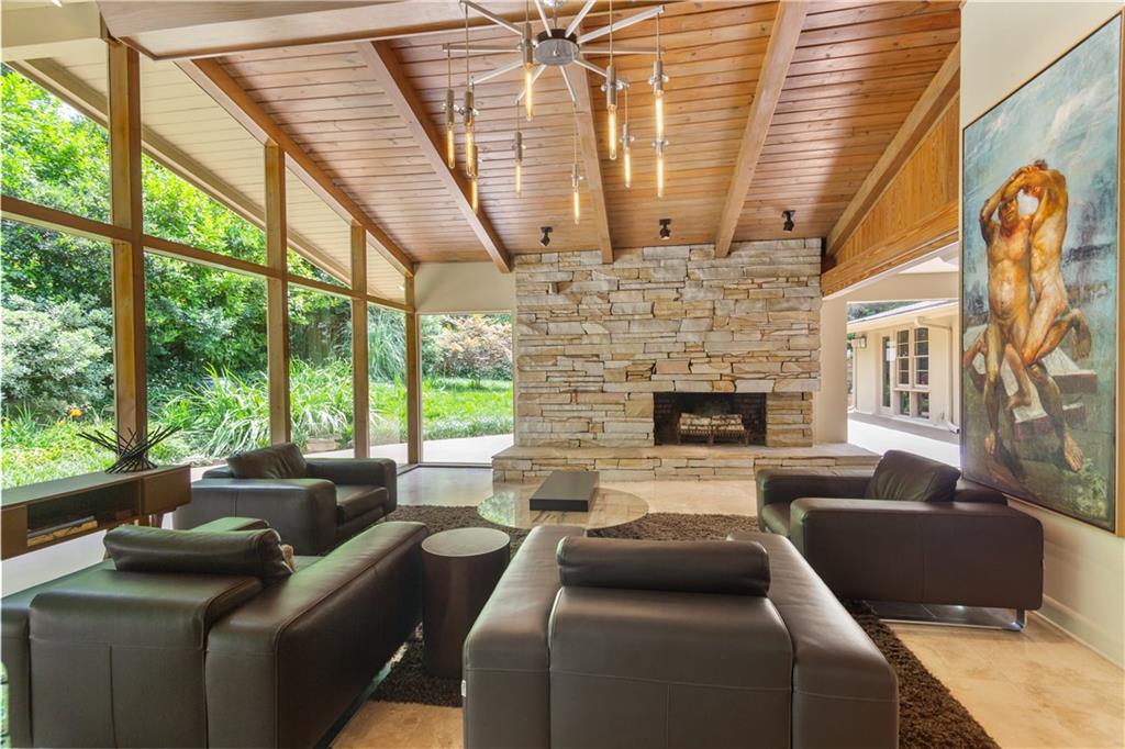 1719 Barnesdale Way NE