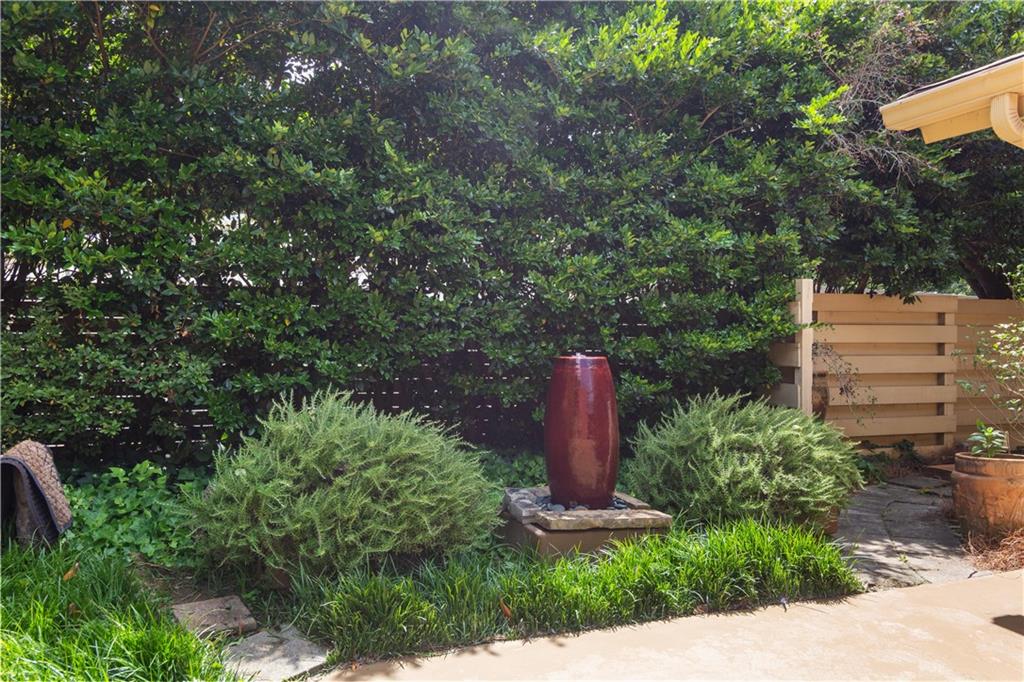 1719 Barnesdale Way NE