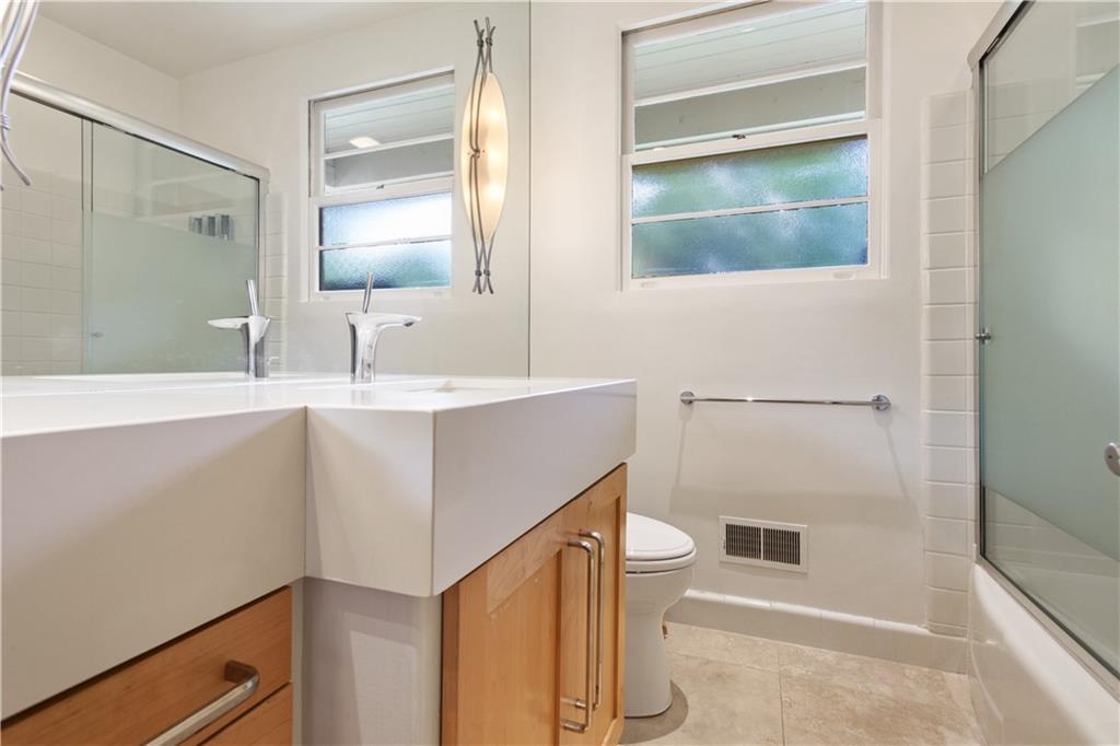 1719 Barnesdale Way NE