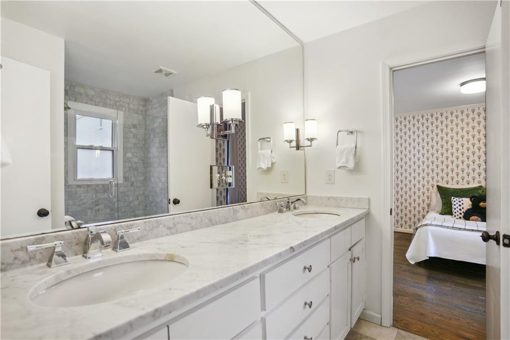 1992 Walthall Drive NW