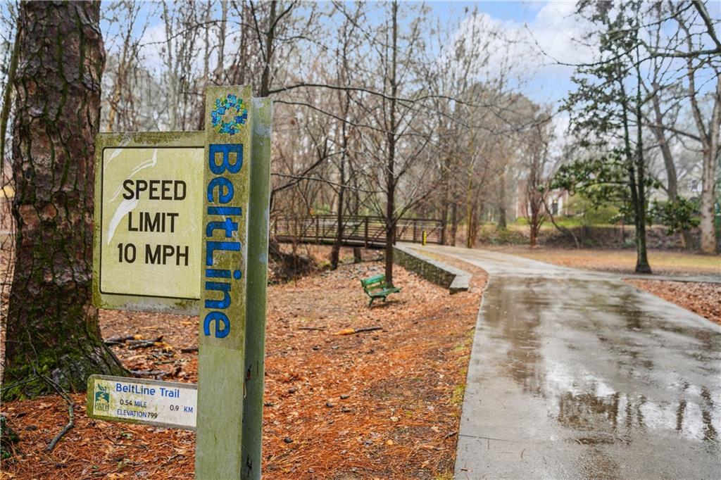 1992 Walthall Drive NW