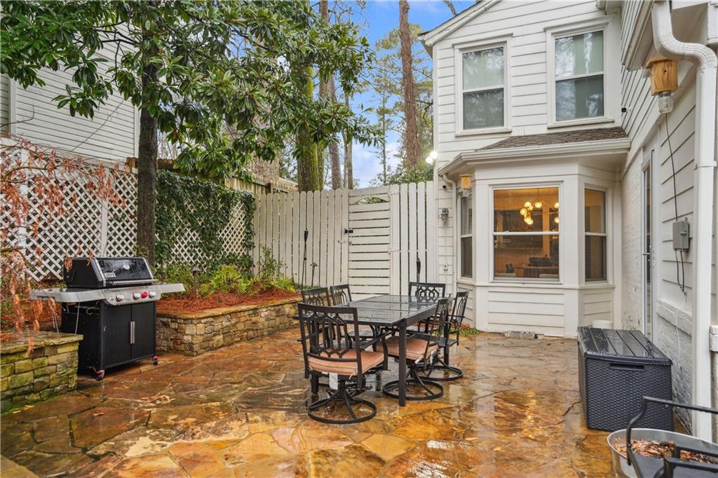 1992 Walthall Drive NW