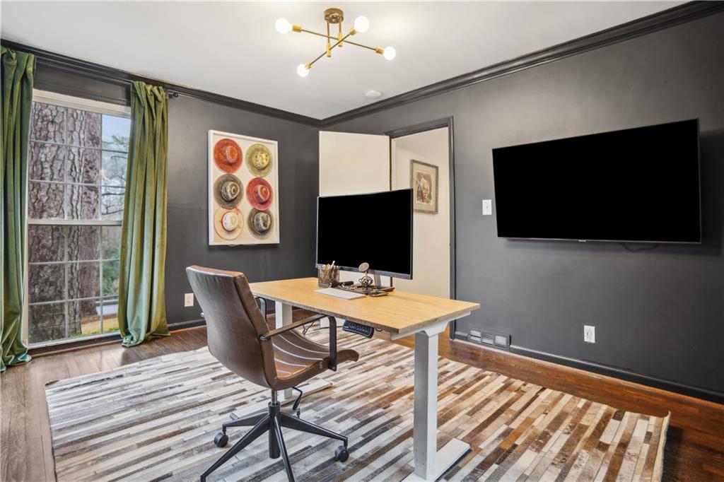 1992 Walthall Drive NW