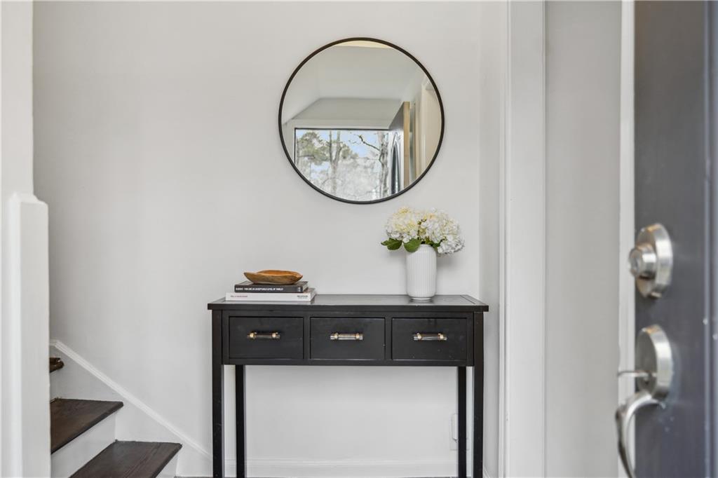 1992 Walthall Drive NW