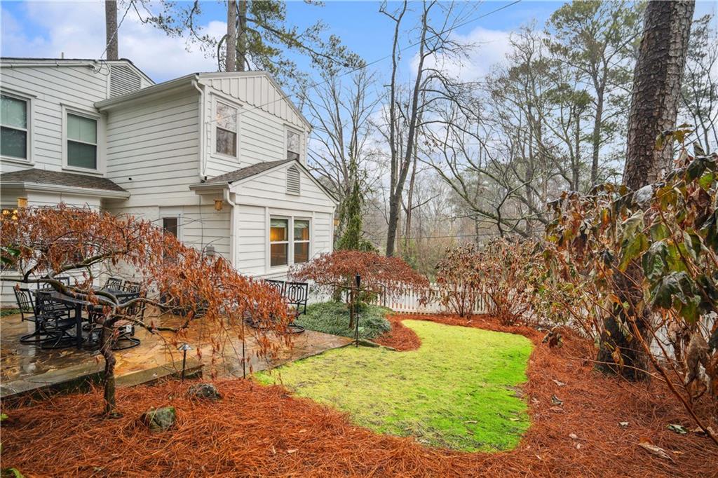 1992 Walthall Drive NW