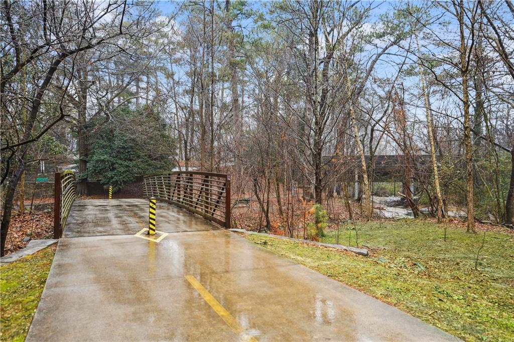 1992 Walthall Drive NW