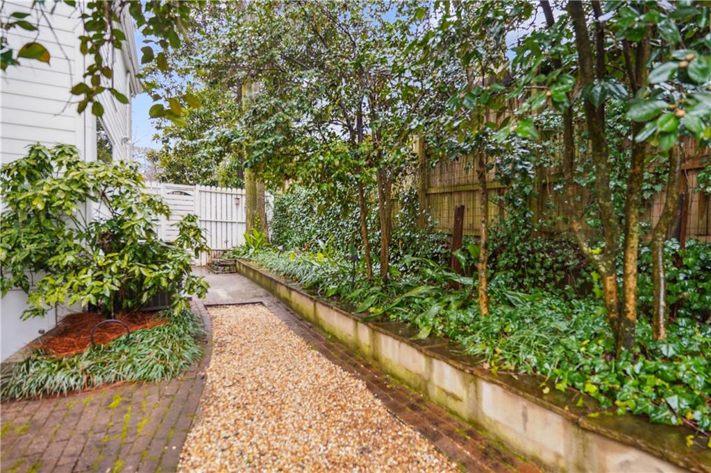 1992 Walthall Drive NW