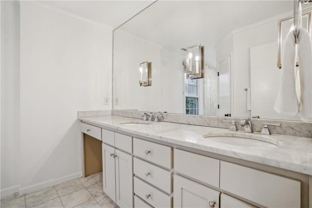 1992 Walthall Drive NW