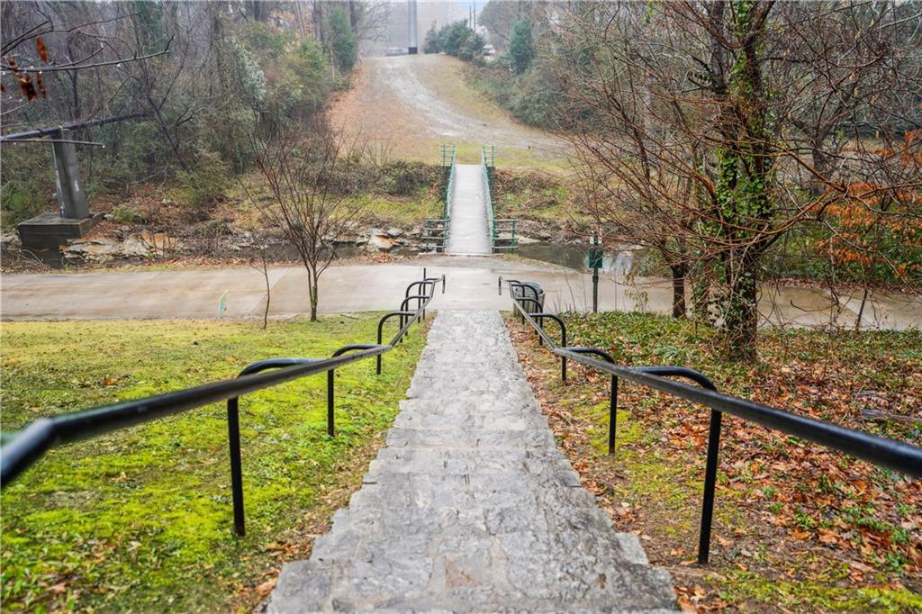 1992 Walthall Drive NW