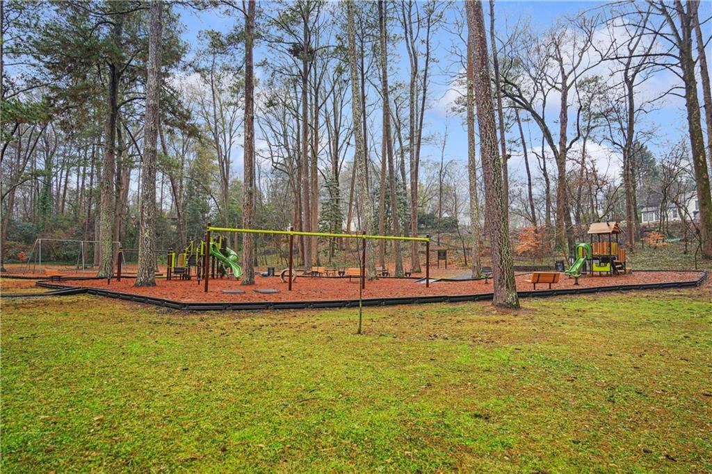 1992 Walthall Drive NW