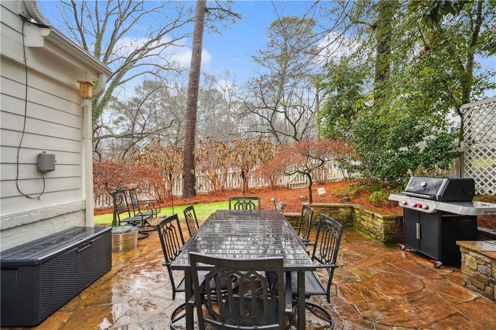 1992 Walthall Drive NW