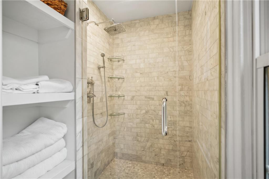 1992 Walthall Drive NW