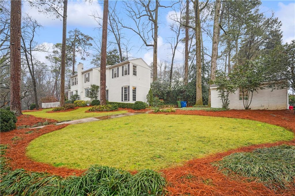 1992 Walthall Drive NW