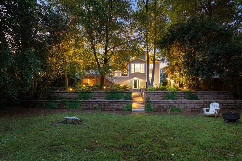 896 Glenbrook Drive NW