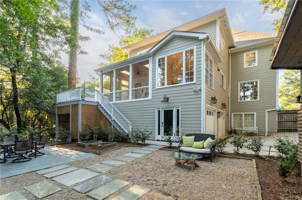 896 Glenbrook Drive NW