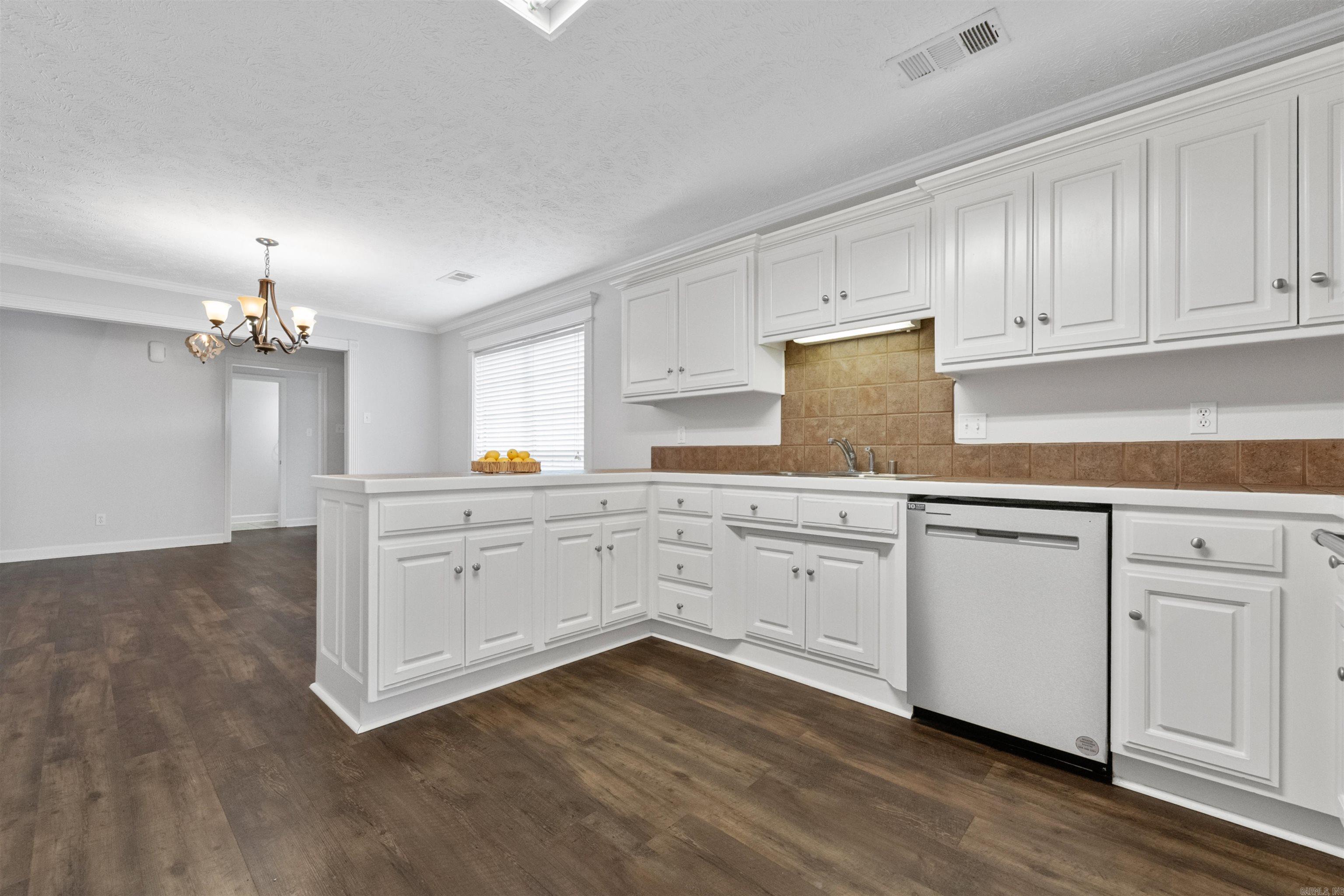 2 Turtle Creek Ct Court