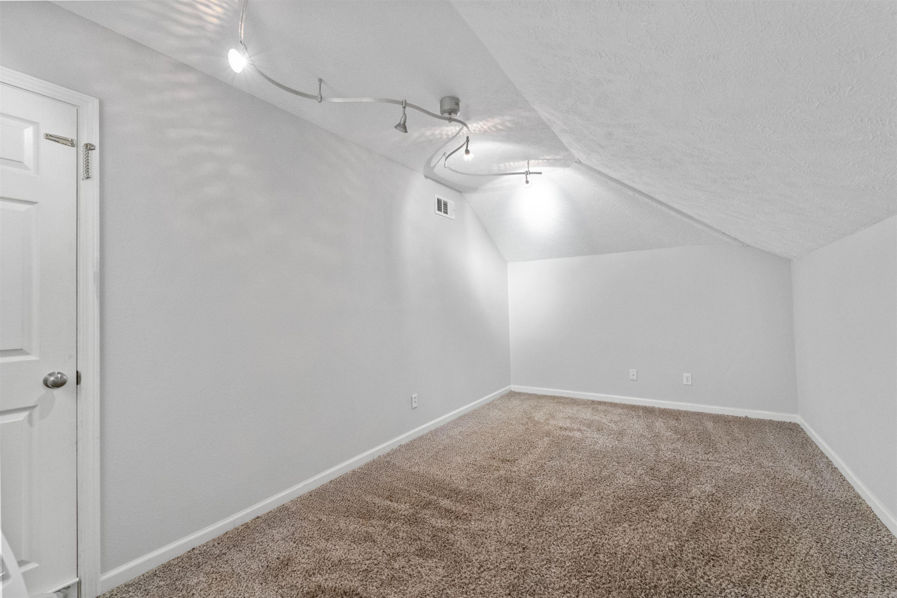 2 Turtle Creek Ct Court
