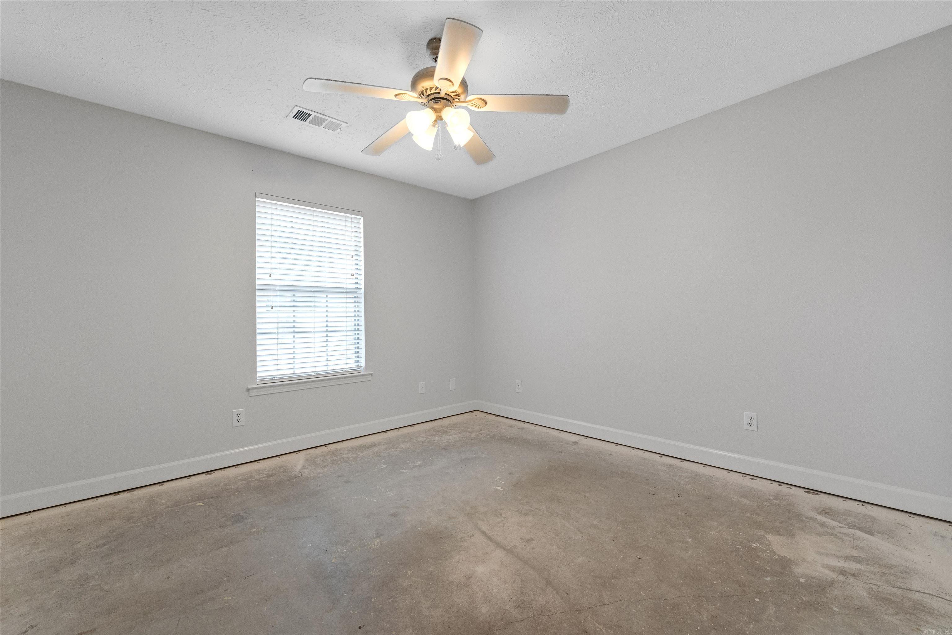 2 Turtle Creek Ct Court