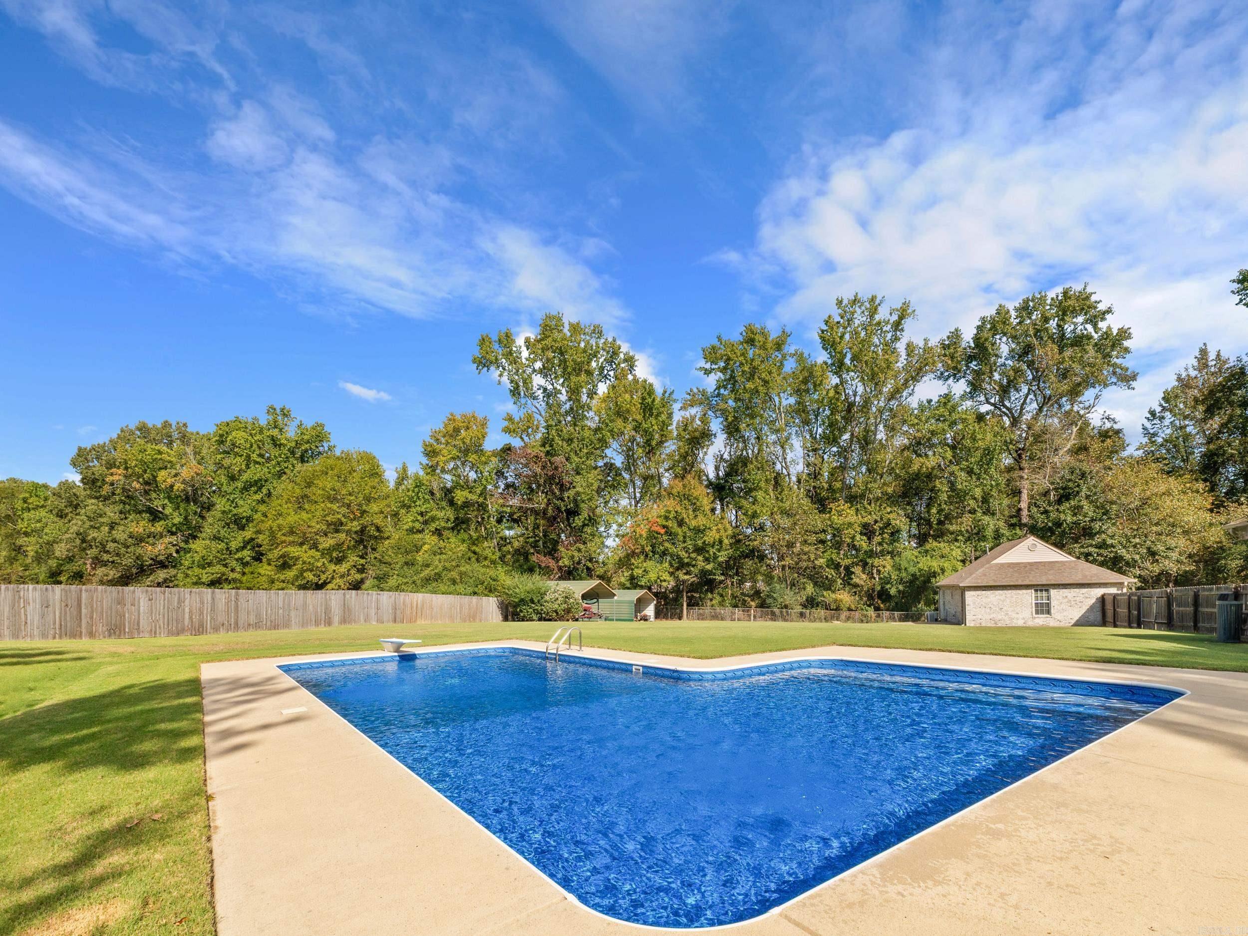 1604 Dogwood Lane