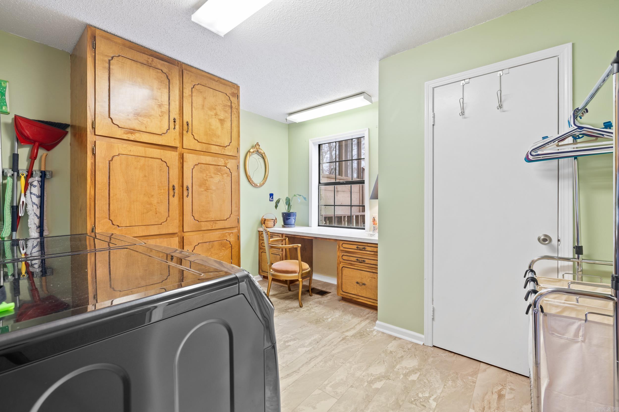 220 N Windwood Heights