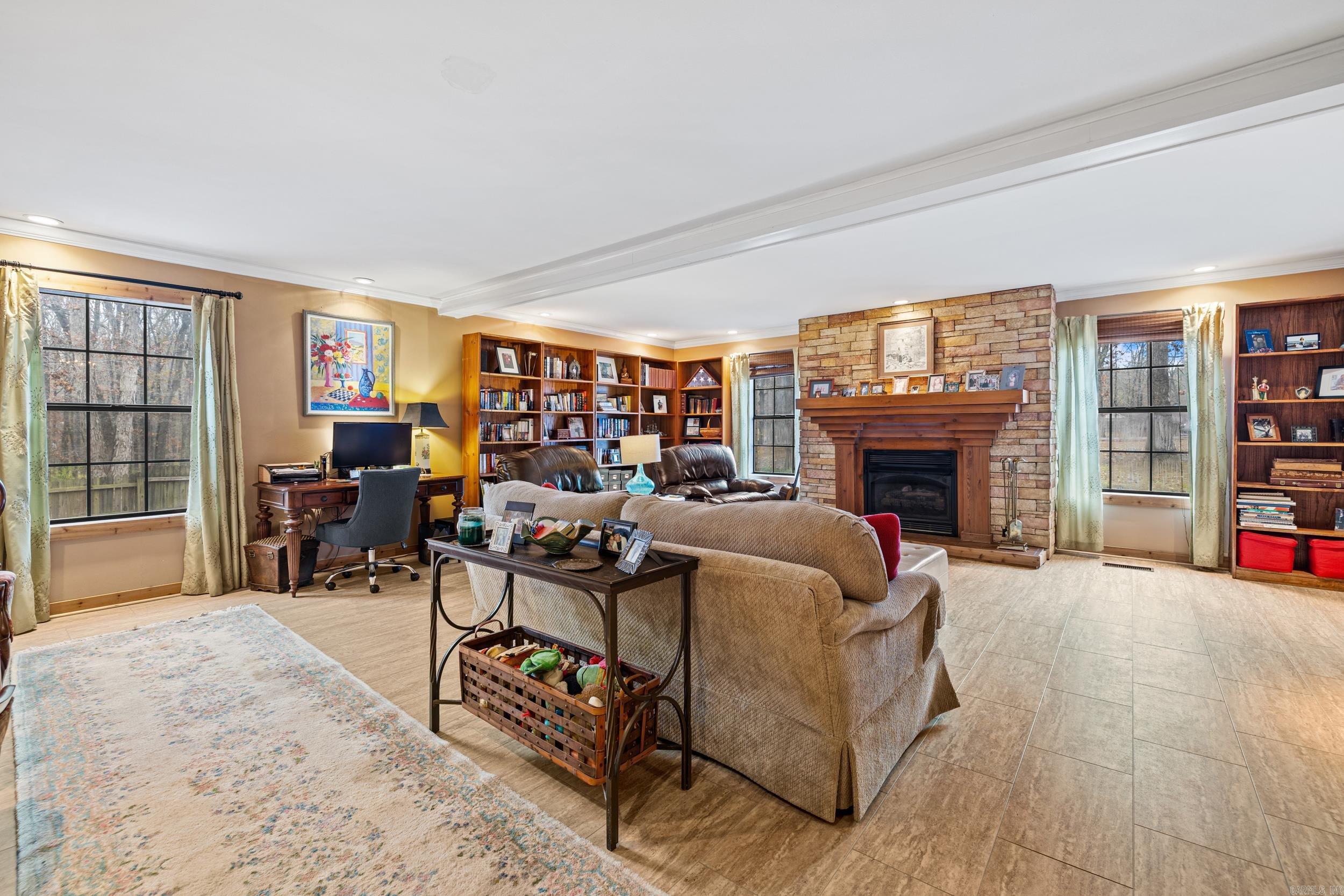 220 N Windwood Heights