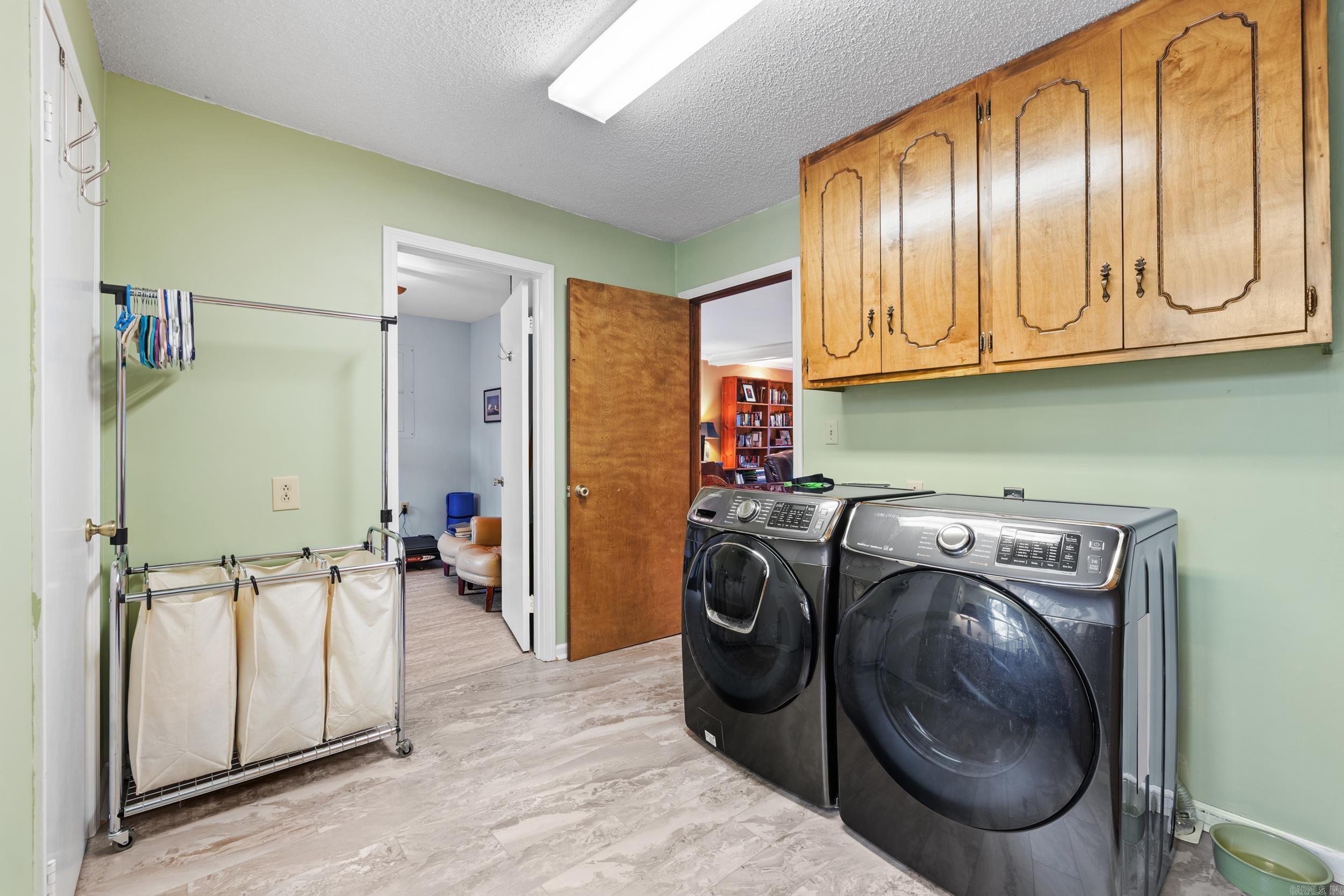 220 N Windwood Heights