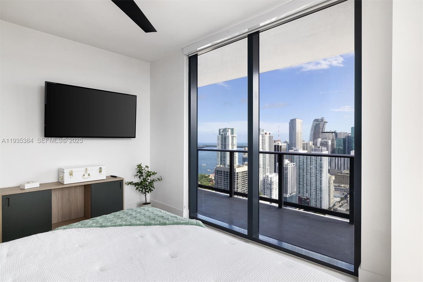 159 NE 6th St # 4305