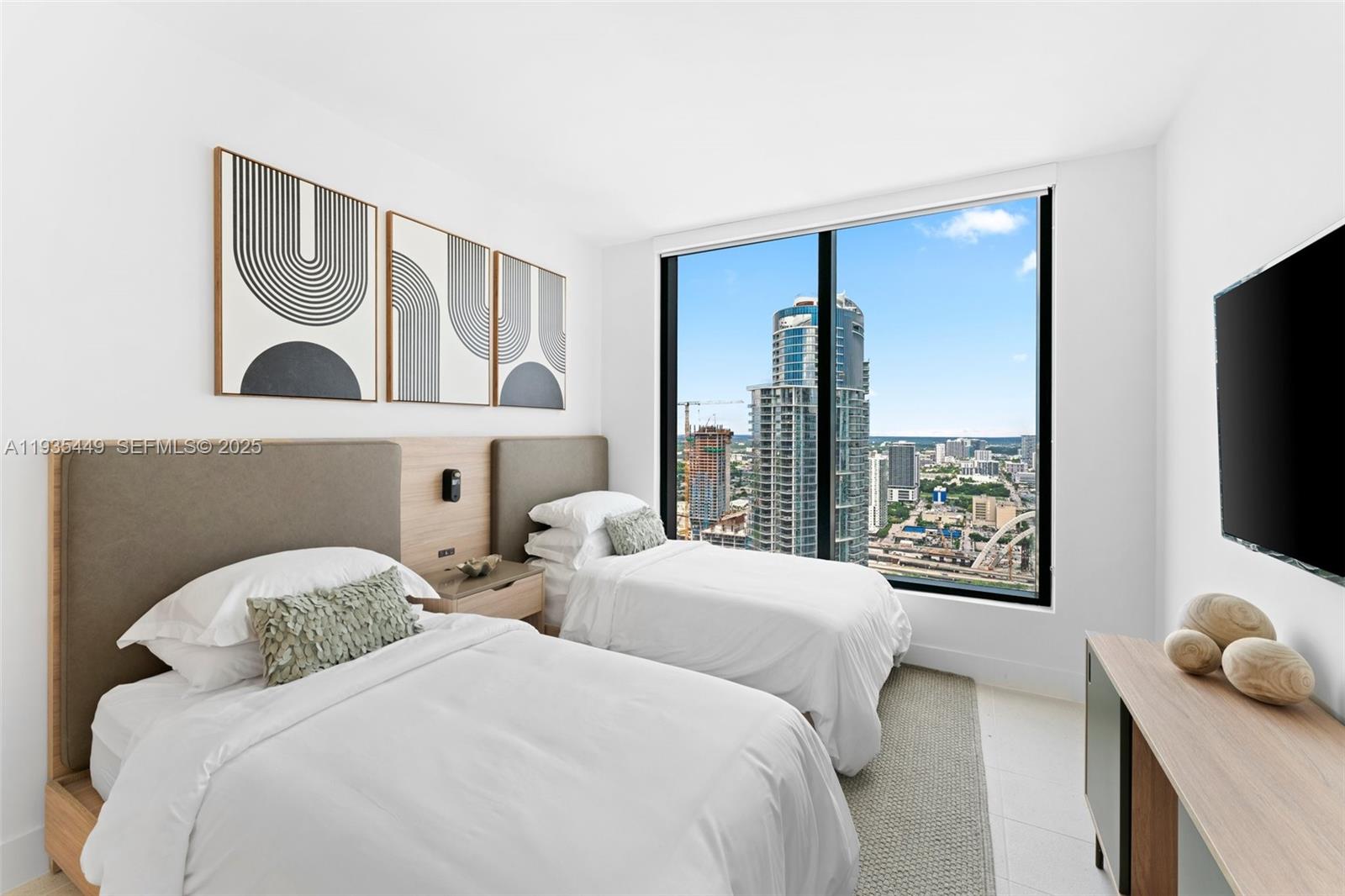 159 NE 6th St # 4415