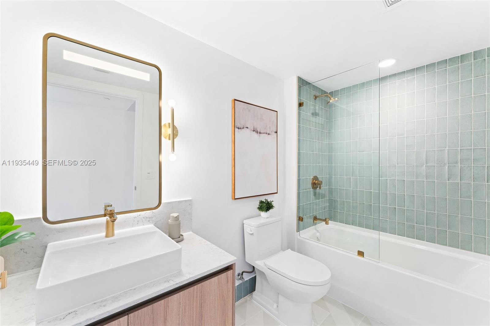 159 NE 6th St # 4415