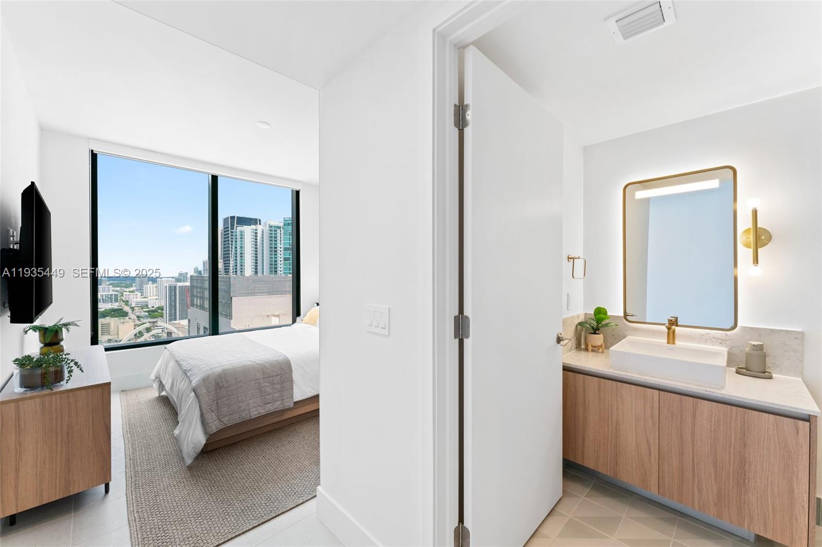 159 NE 6th St # 4415