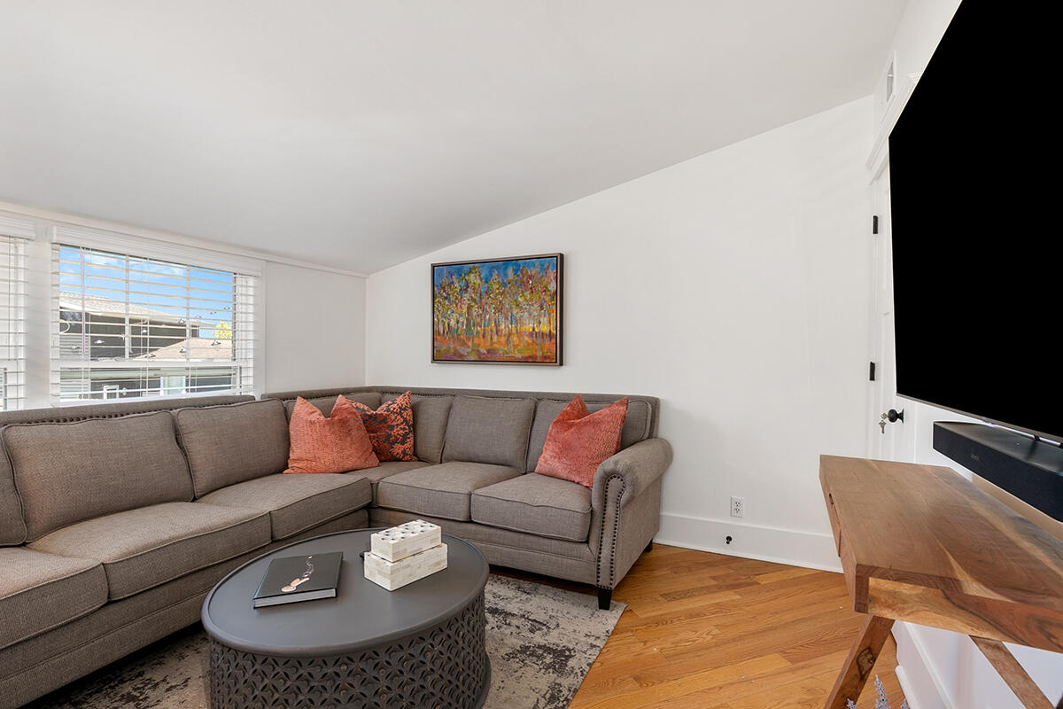 787 Lake Street 11