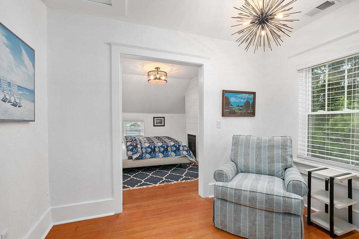 787 Lake Street 11