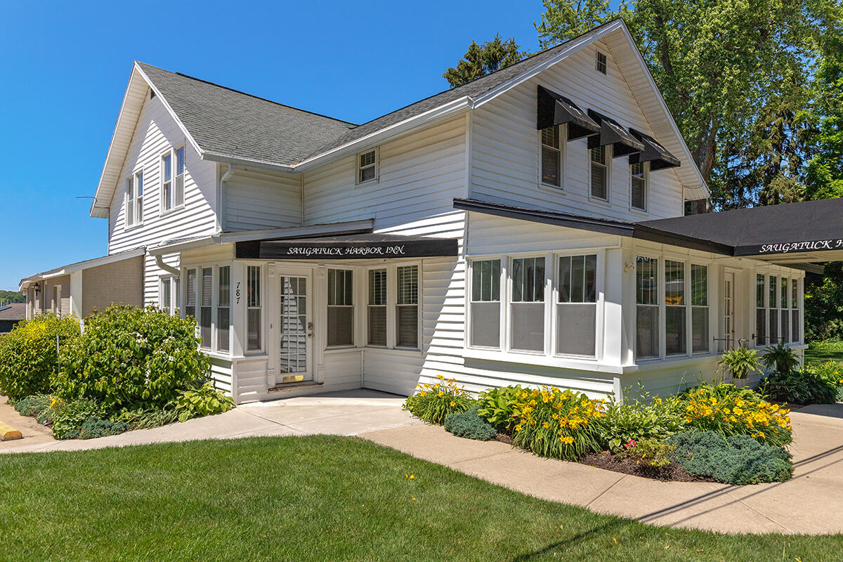787 Lake Street 11