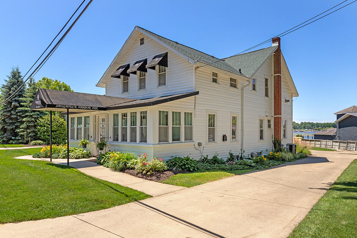 787 Lake Street 11