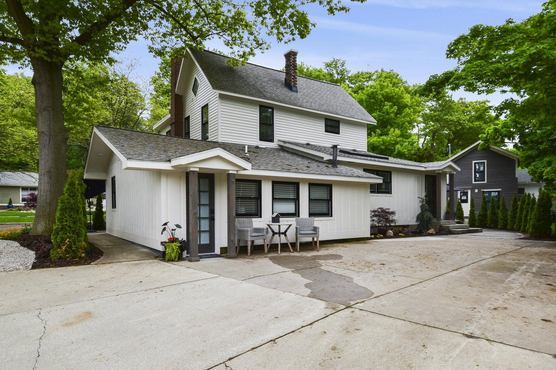 748 Holland Street