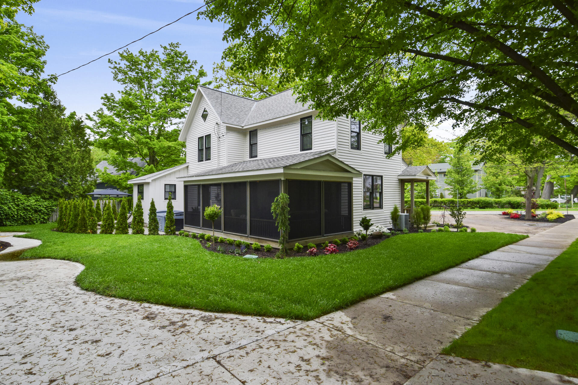 748 Holland Street