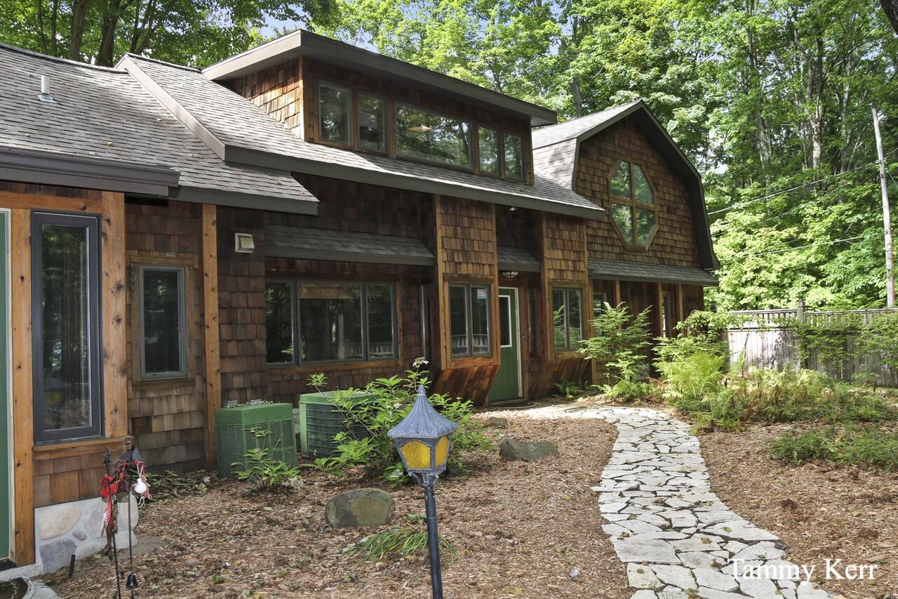 2450 Lakeshore Drive