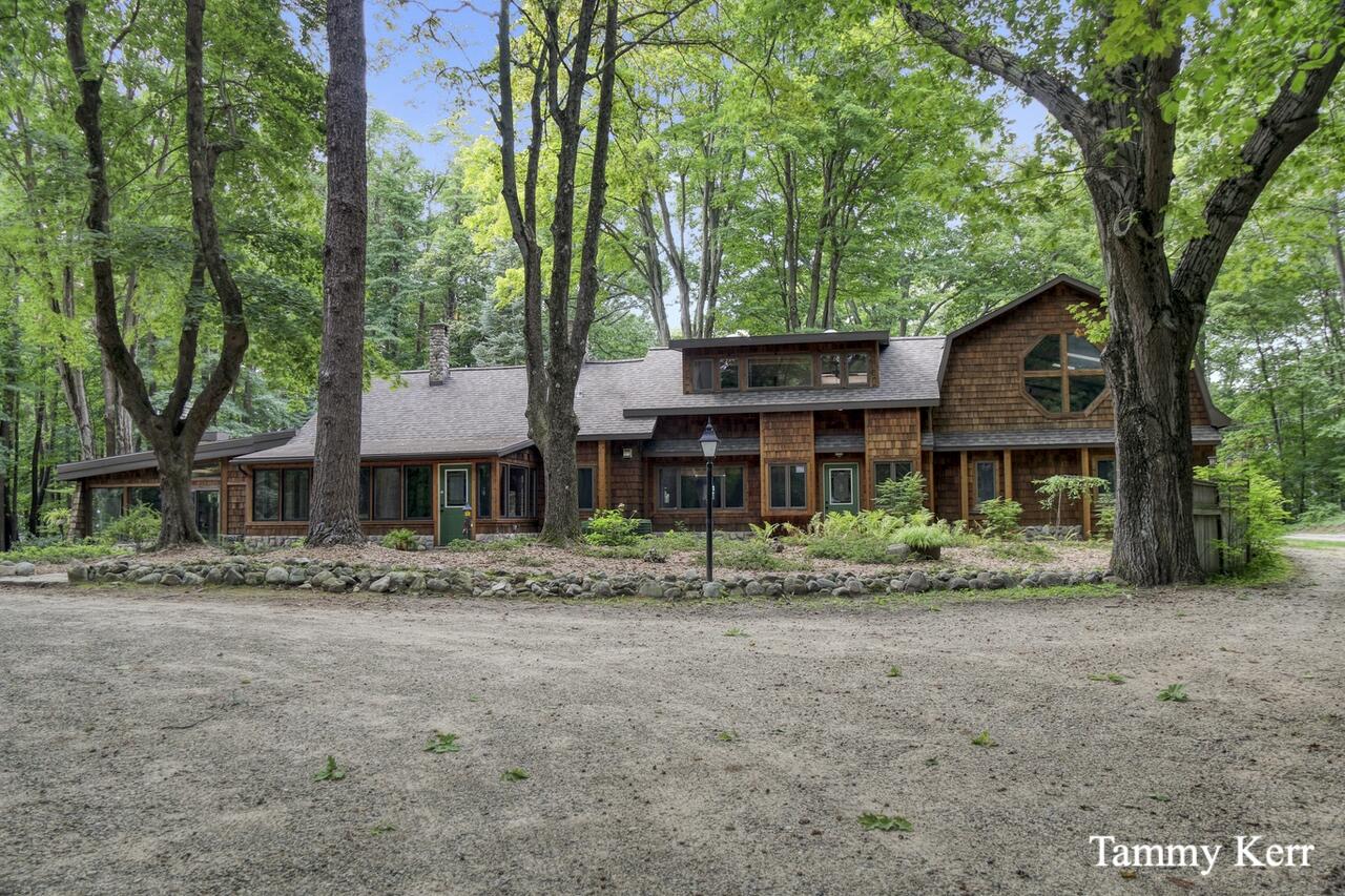 2450 Lakeshore Drive