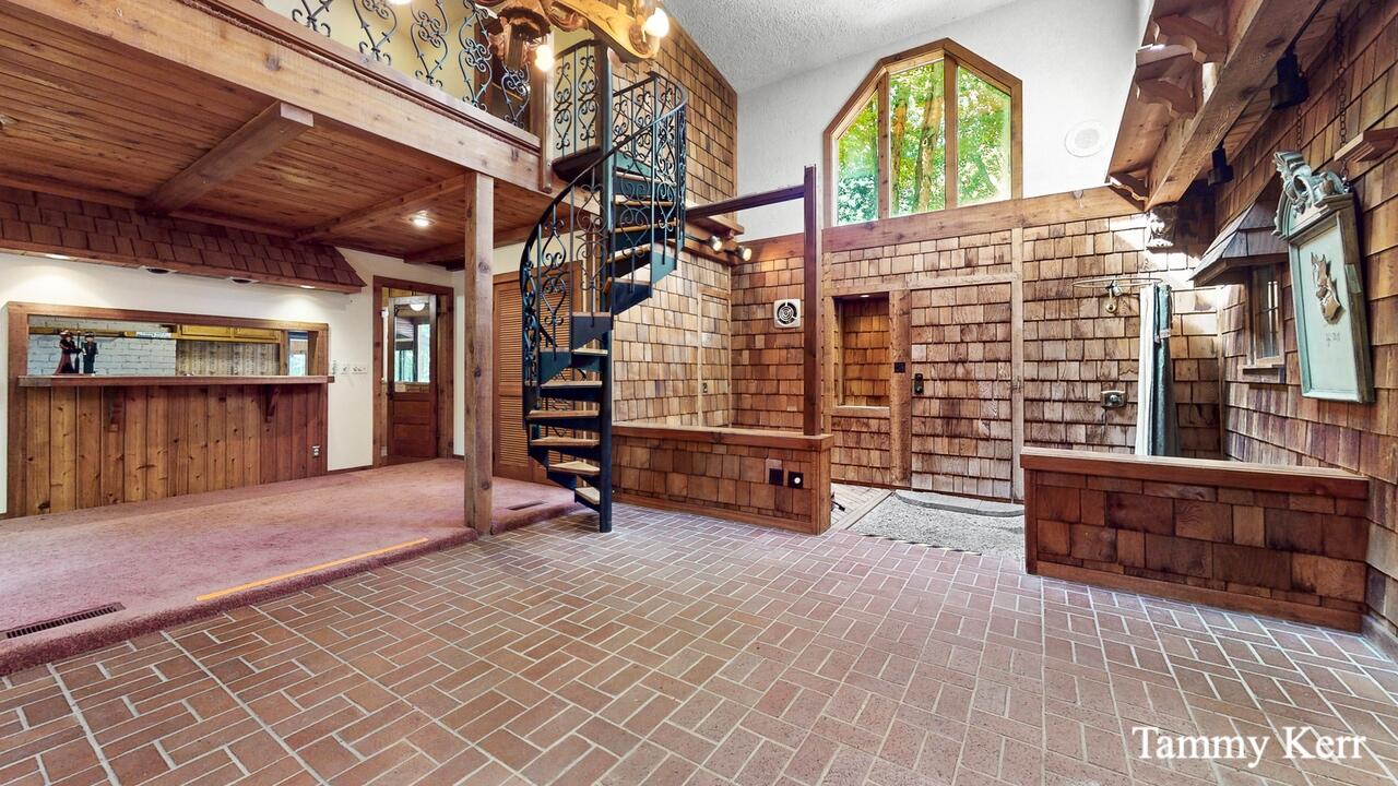 2450 Lakeshore Drive