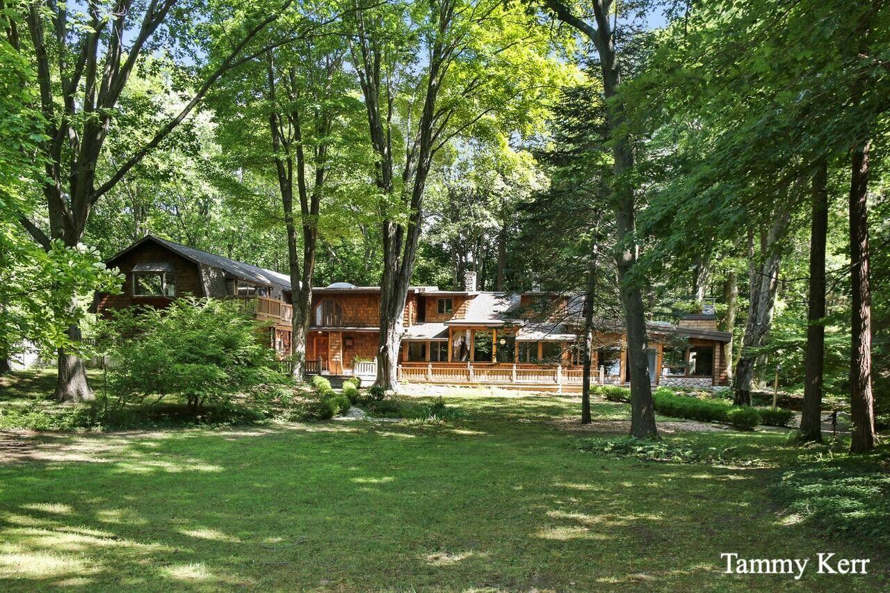 2450 Lakeshore Drive