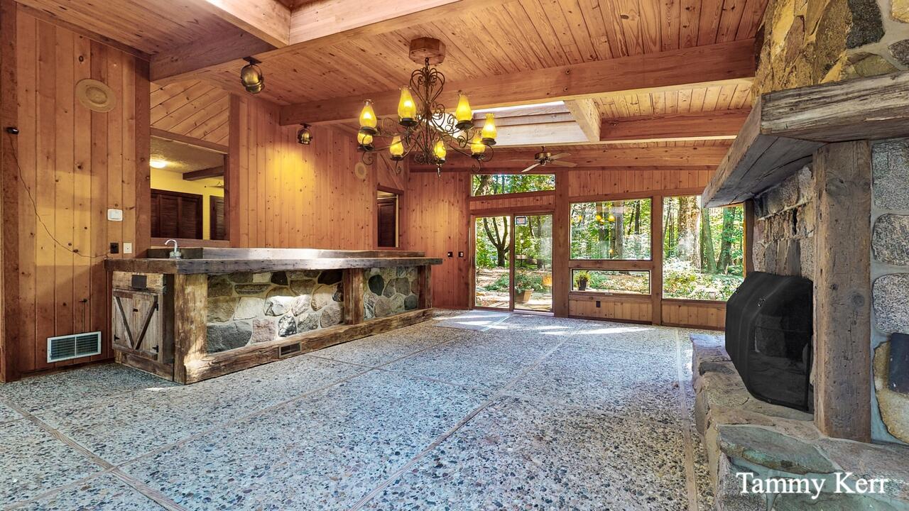 2450 Lakeshore Drive