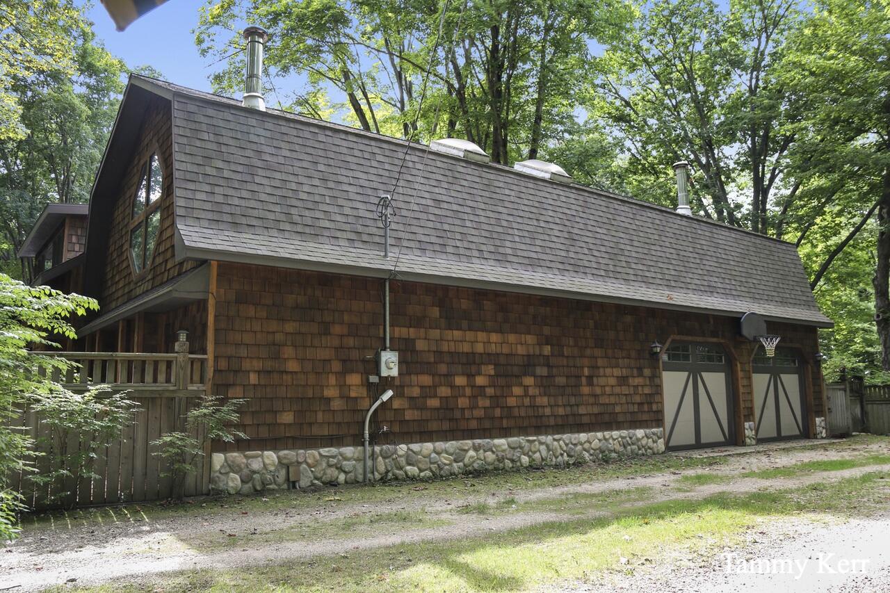 2450 Lakeshore Drive