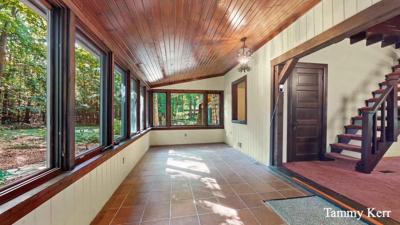 2450 Lakeshore Drive