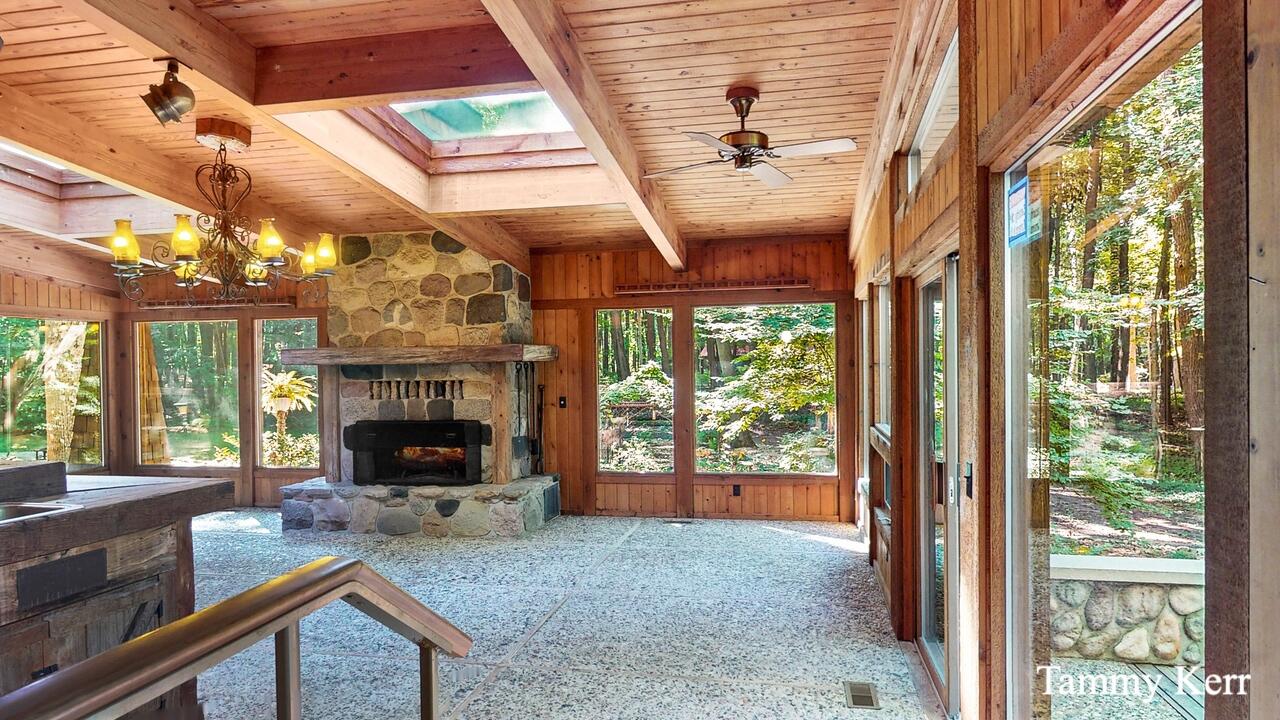 2450 Lakeshore Drive
