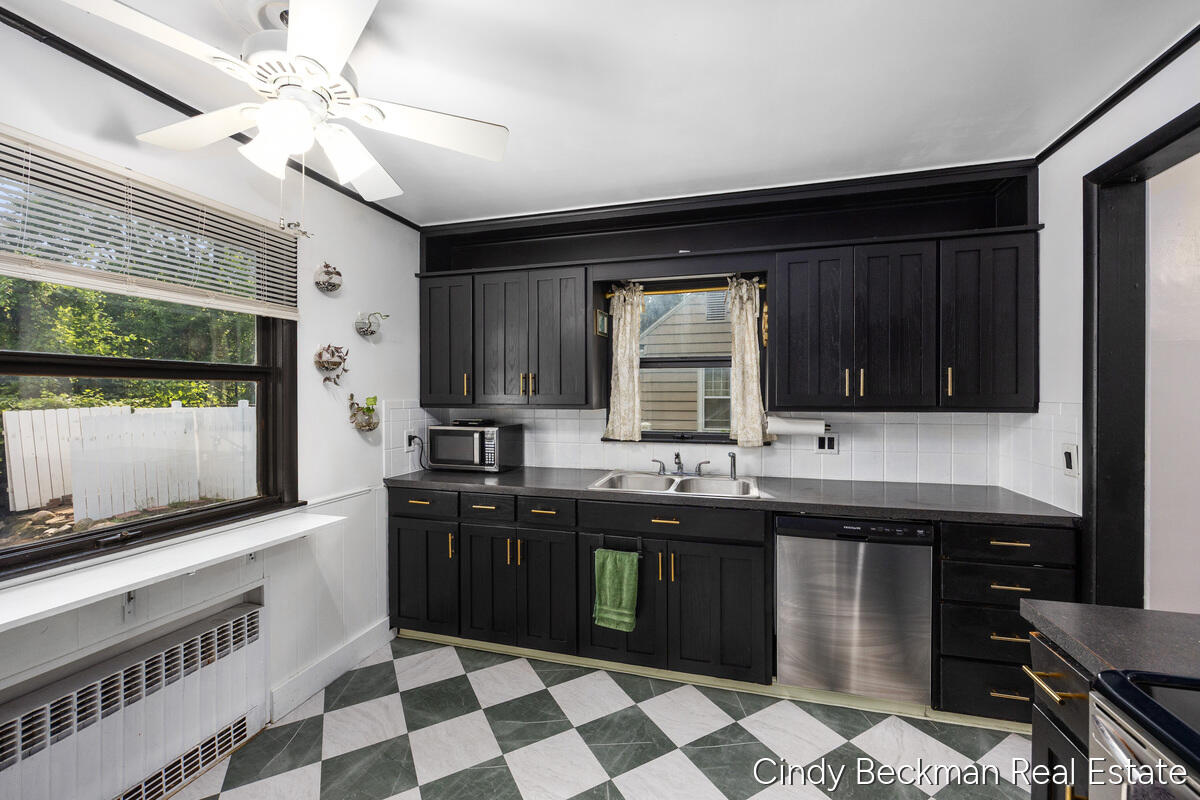 368 E 24th Street